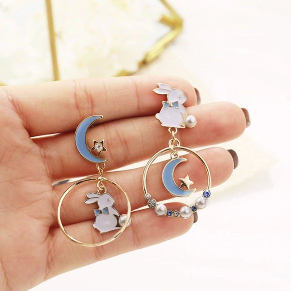 Bunny Pearl Round Earrings - Blue - Picture 3 of 7